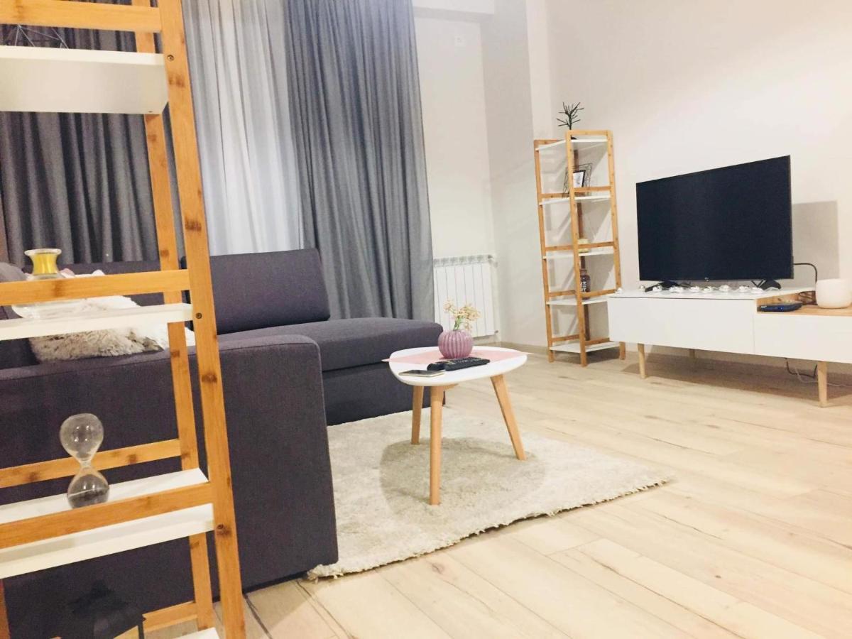 Sol'S M2 White Modern Apartments Tbilisi Exterior foto