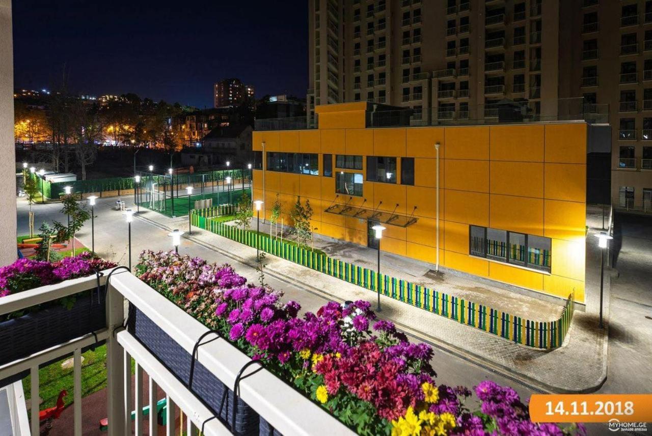 Sol'S M2 White Modern Apartments Tbilisi Exterior foto